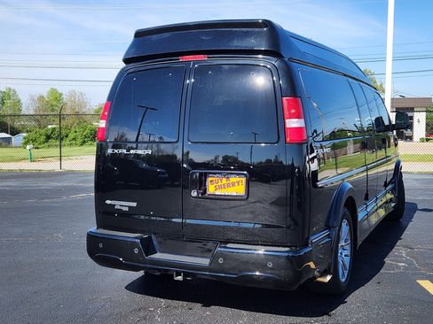 Used 2021 Chevrolet Express 3500 LS w/ Chrome Appearance Package RWD image 17