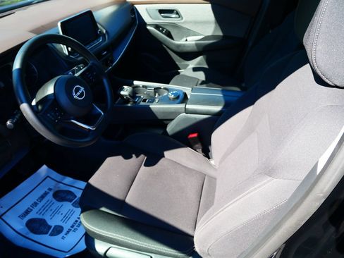Used 2023 Nissan Rogue S AWD/4WD image 9