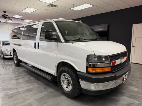 Used 2019 Chevrolet Express 3500 LT w/ LT Preferred Equipment Group RWD image 3