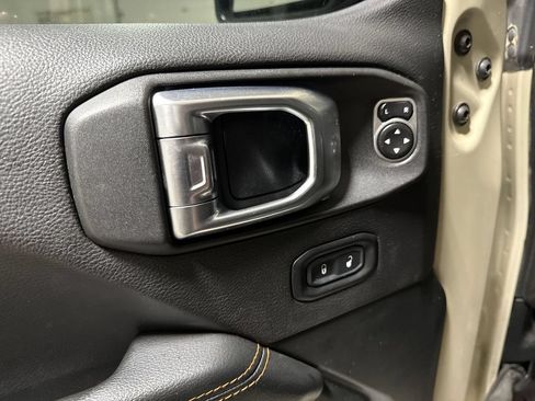 Used 2020 Jeep Gladiator Mojave w/ Dual Top Group AWD/4WD image 21