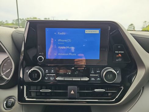 Used 2023 Toyota Highlander XLE image 23