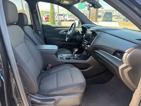 Used 2023 Chevrolet Traverse LT image 15