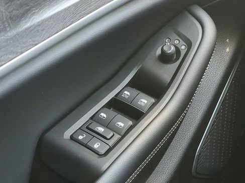 Used 2023 Jeep Grand Cherokee Limited w/ Luxury Tech Group II image 30