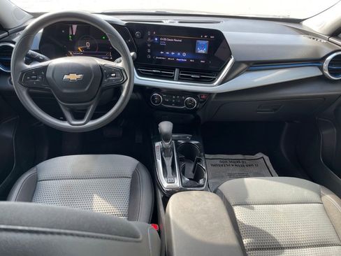 Used 2025 Chevrolet Trax LT FWD image 21