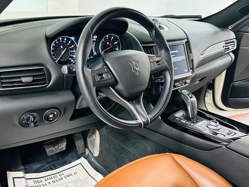 Used 2021 Maserati Levante image 10