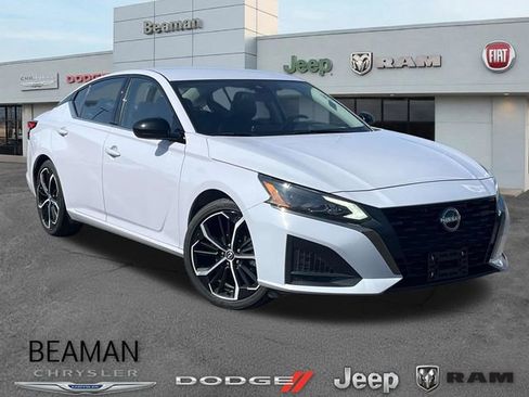 Used 2024 Nissan Altima 2.5 SR FWD image 1