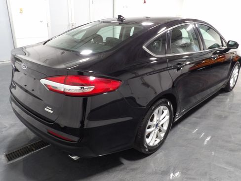 Used 2020 Ford Fusion SE FWD image 4