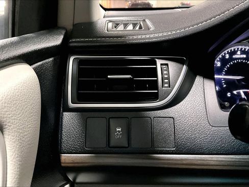 Used 2016 Toyota Camry LE image 33