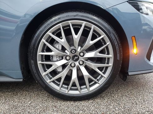 Used 2025 Ford Mustang GT Premium image 17