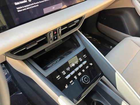 Used 2025 Porsche Macan Electric RWD image 27