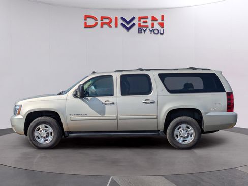 Used 2013 Chevrolet Suburban 2500 LT image 2