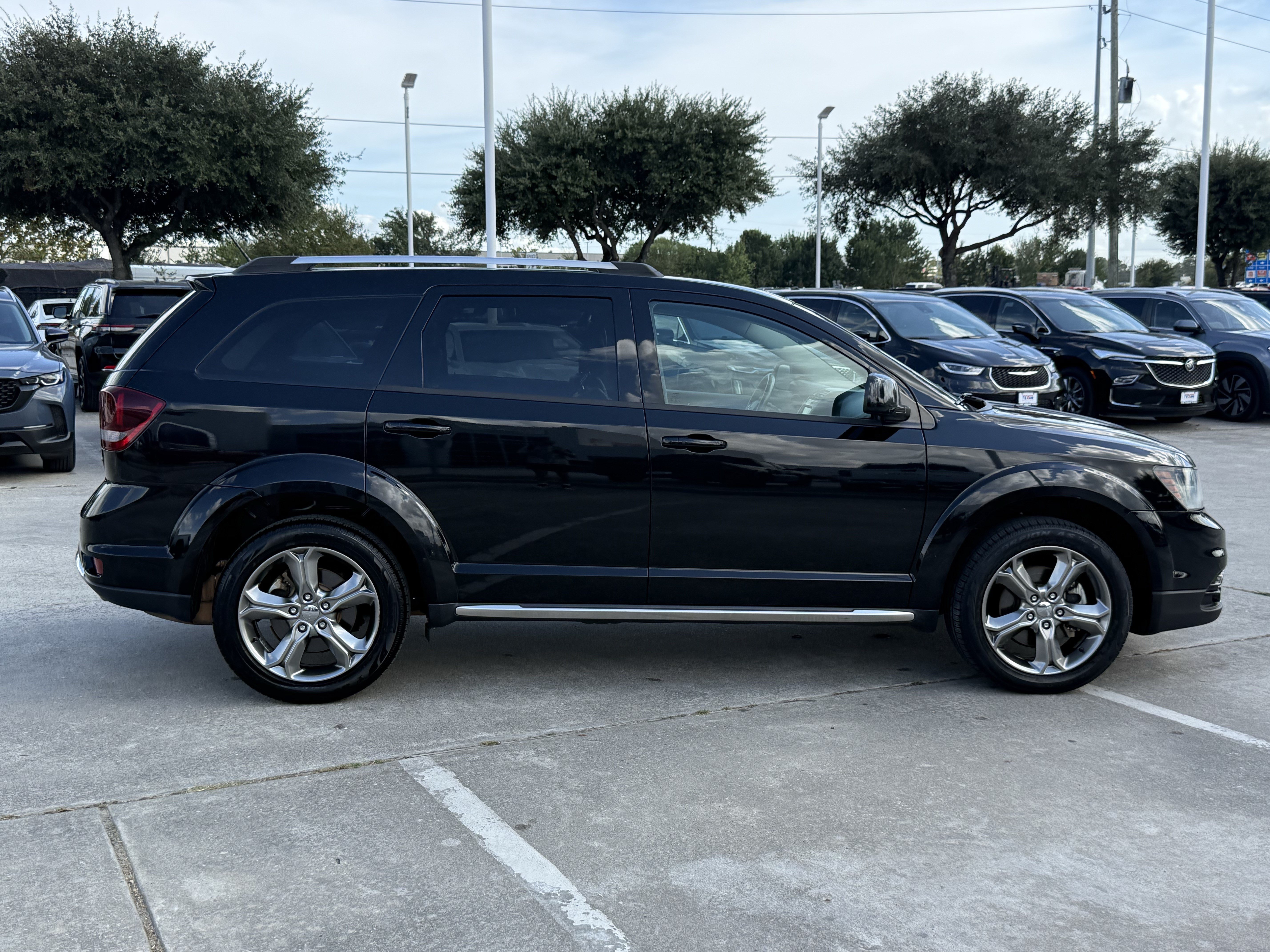 Used 2017 Dodge Journey Crossroad w/ Popular Equipment Group FWD image 3