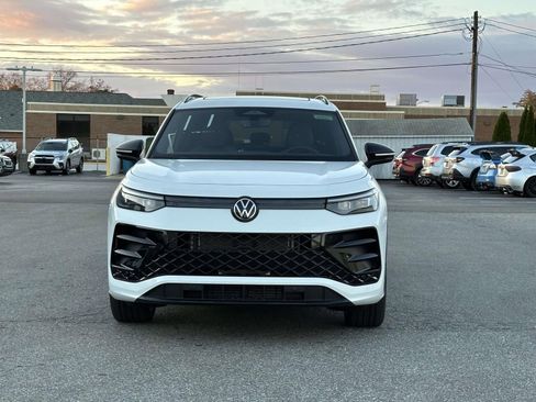 New 2026 Volkswagen Tiguan SE R-Line image 9