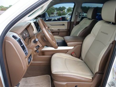 Used 2023 RAM 2500 Laramie AWD/4WD image 3