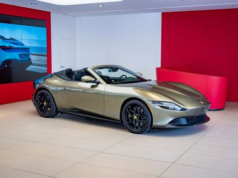 Used 2024 Ferrari Roma Spider image 1