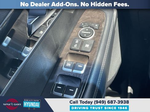 Used 2017 Kia Sorento FWD image 25