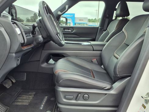 Used 2025 Nissan Armada SL w/ Captain's Chari Seat Package image 3