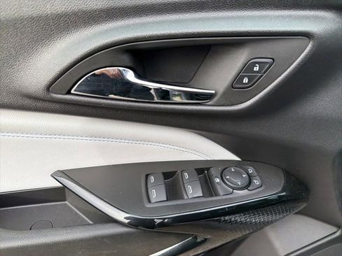 Used 2025 Chevrolet Trax LT w/ LT Convenience Package image 33