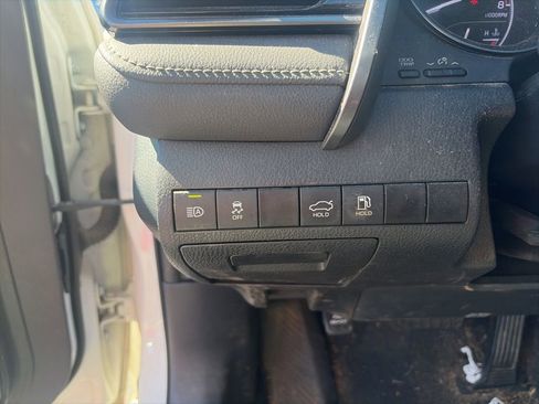 Used 2022 Toyota Camry SE image 14