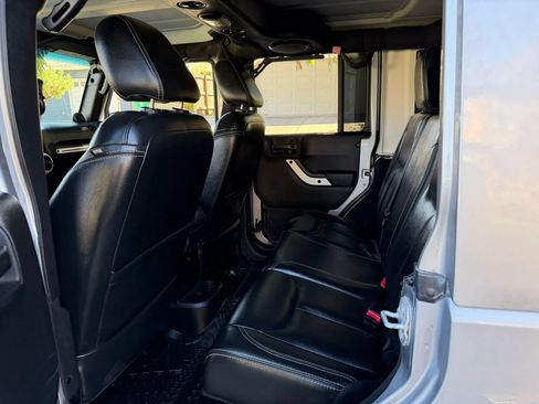 Used 2014 Jeep Wrangler Unlimited Sahara image 12