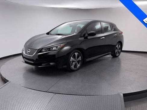 Used 2020 Nissan Leaf SV w/ SV Technology Package FWD image 2