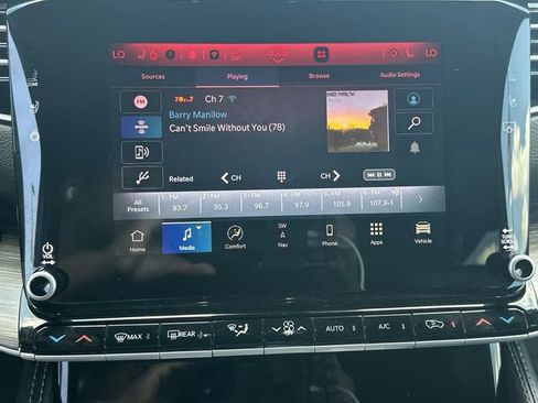 Used 2024 Jeep Wagoneer Series III AWD/4WD image 13