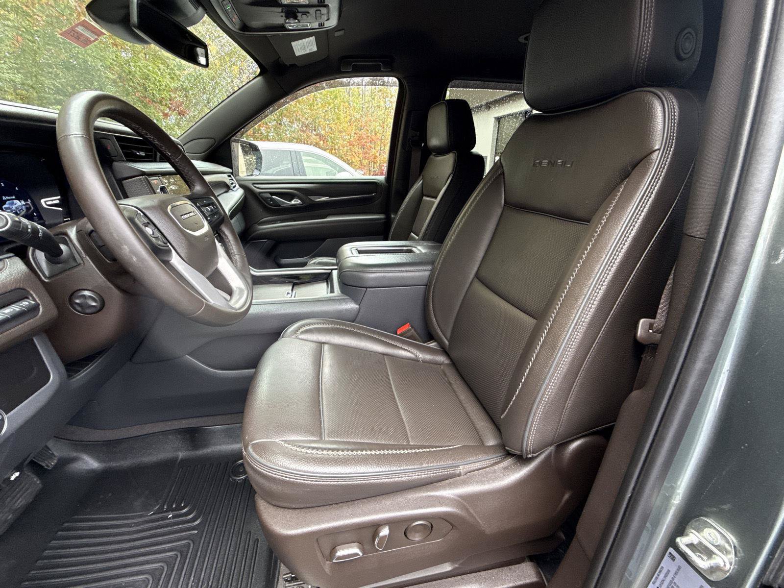 Used 2023 GMC Yukon Denali AWD/4WD image 14