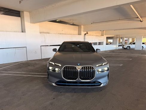 Used 2023 BMW i7 xDrive60 AWD/4WD image 7
