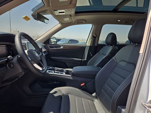 Used 2025 Volkswagen Atlas SEL image 18