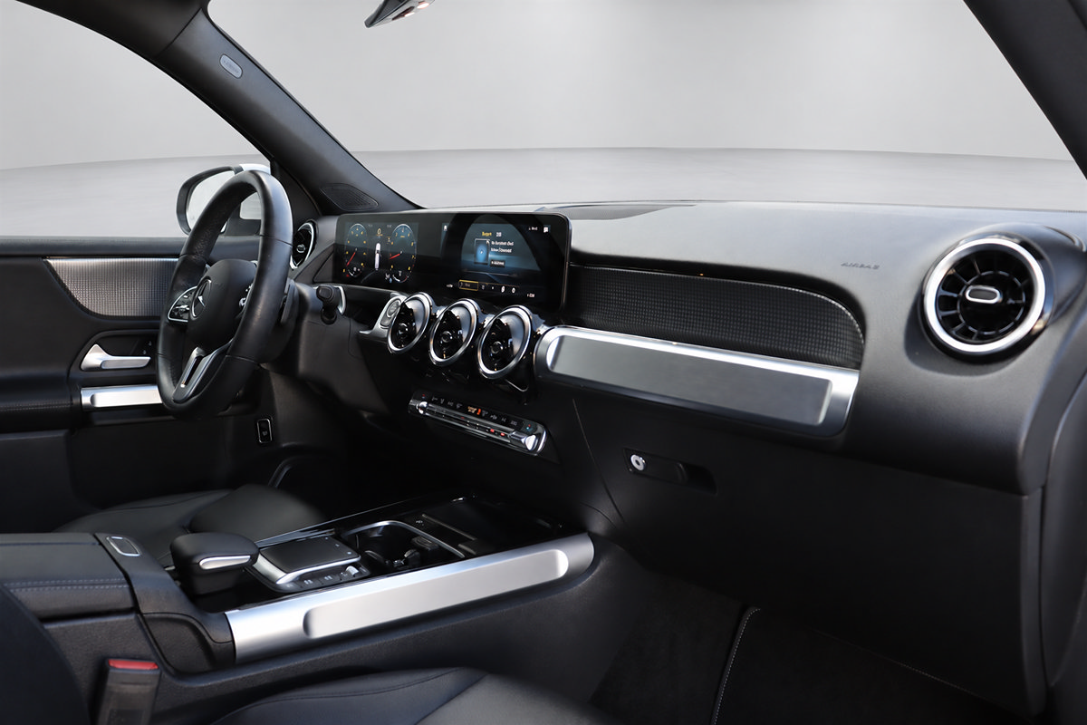 Used 2022 Mercedes-Benz GLB 250 w/ Premium Package Lite image 22