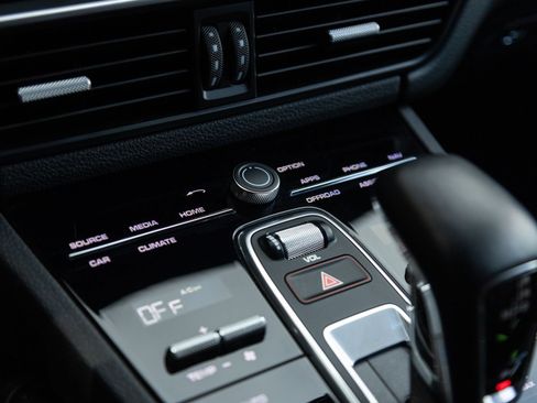 Certified 2023 Porsche Cayenne AWD/4WD image 25