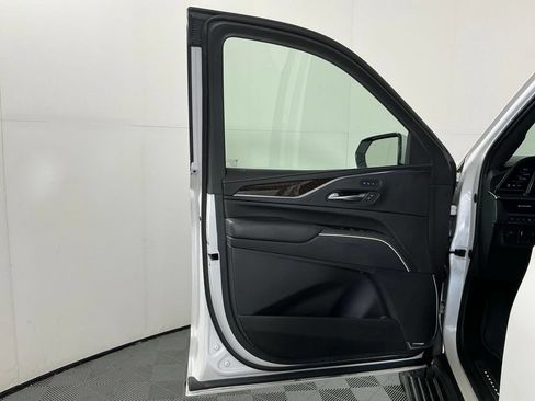 Used 2023 Cadillac Escalade Sport Platinum w/ LPO, ONYX Package AWD/4WD image 18