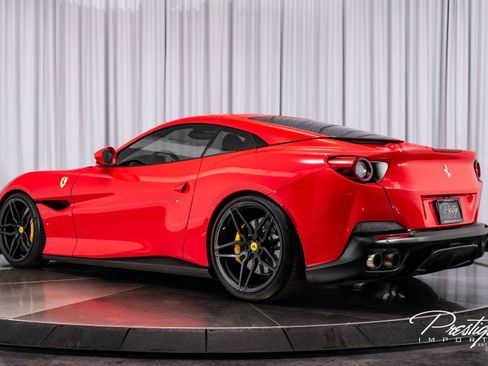 Used 2019 Ferrari Portofino image 17