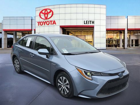 Used 2021 Toyota Corolla LE image 3