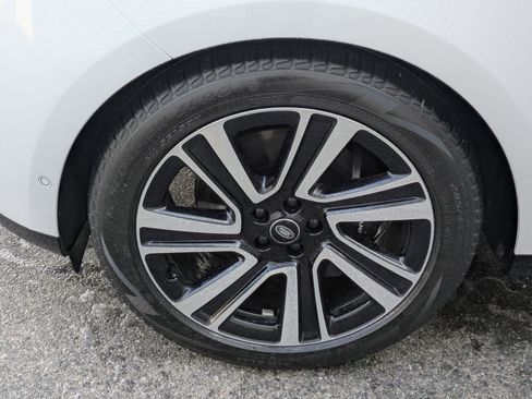 Used 2023 Land Rover Range Rover SE image 11