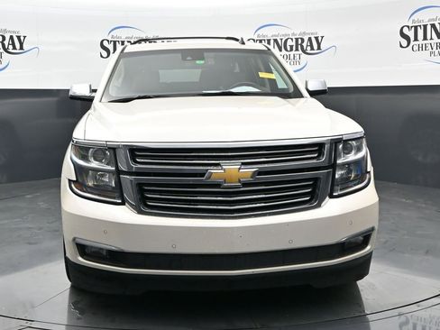 Used 2015 Chevrolet Suburban LTZ RWD image 2