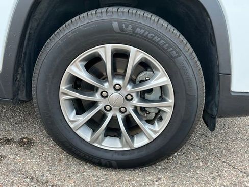 Used 2021 Jeep Cherokee Latitude Lux image 9