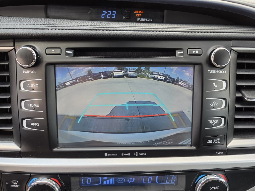 Used 2018 Toyota Highlander XLE FWD image 18