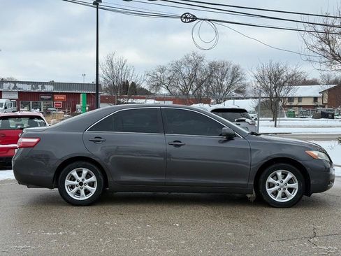 Used 2009 Toyota Camry image 2
