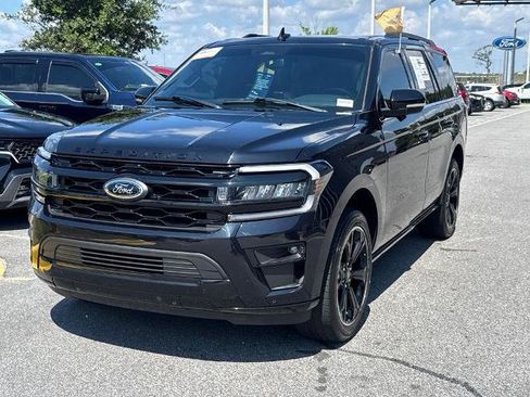 Certified 2023 Ford Expedition Limited RWD image 3