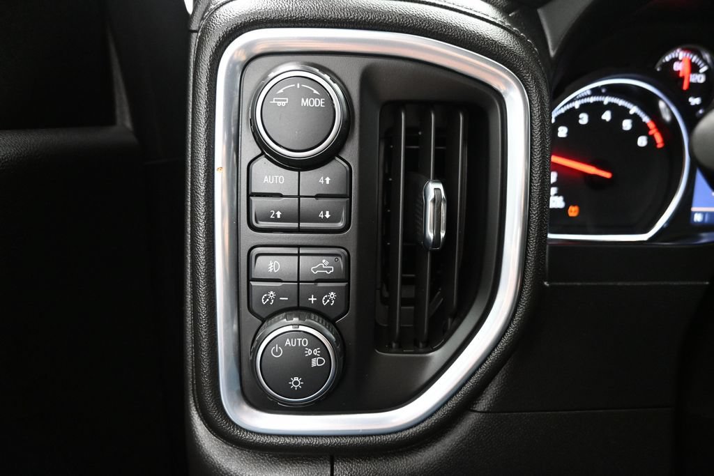Used 2021 Chevrolet Silverado 1500 LT Trail Boss w/ Convenience Package II AWD/4WD image 18