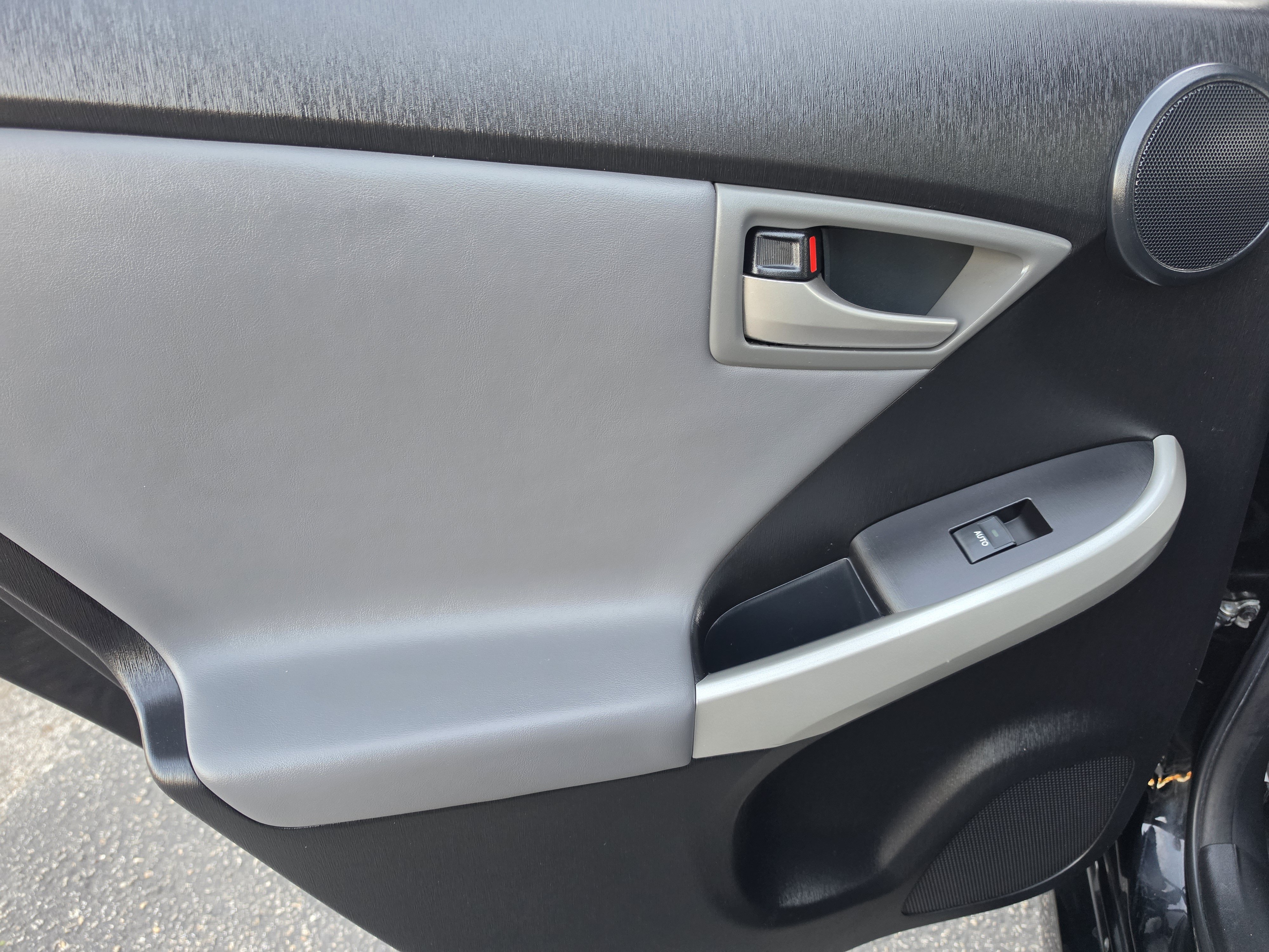 Used 2013 Toyota Prius Four w/ Deluxe Solar Roof Pkg FWD image 21