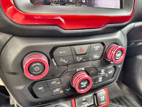 Used 2021 Jeep Renegade Limited w/ Sun & Sound Group AWD/4WD image 17