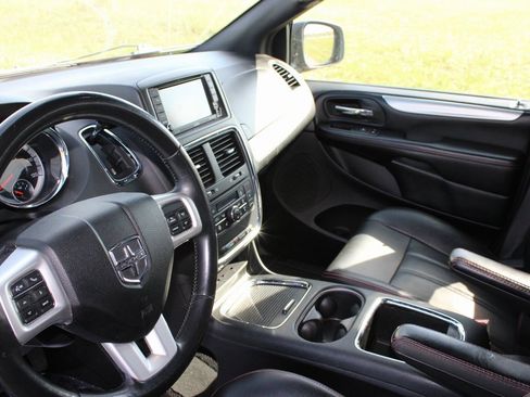 Used 2019 Dodge Grand Caravan GT image 12