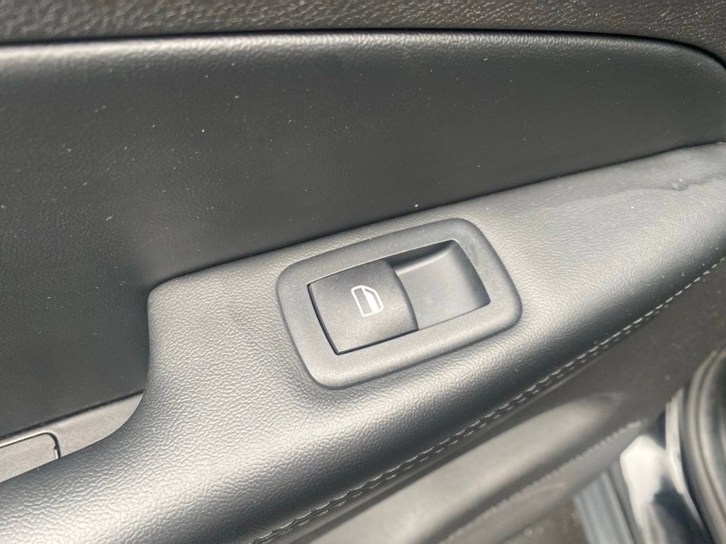 Used 2020 Jeep Grand Cherokee Limited w/ Luxury Group II RWD image 48
