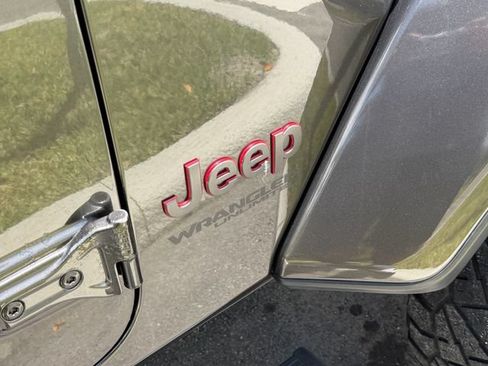Used 2018 Jeep Wrangler Unlimited Rubicon AWD/4WD image 16