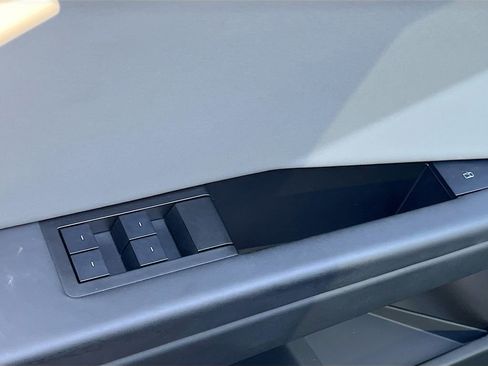 Used 2025 Tesla Cybertruck AWD Crew Cab image 18