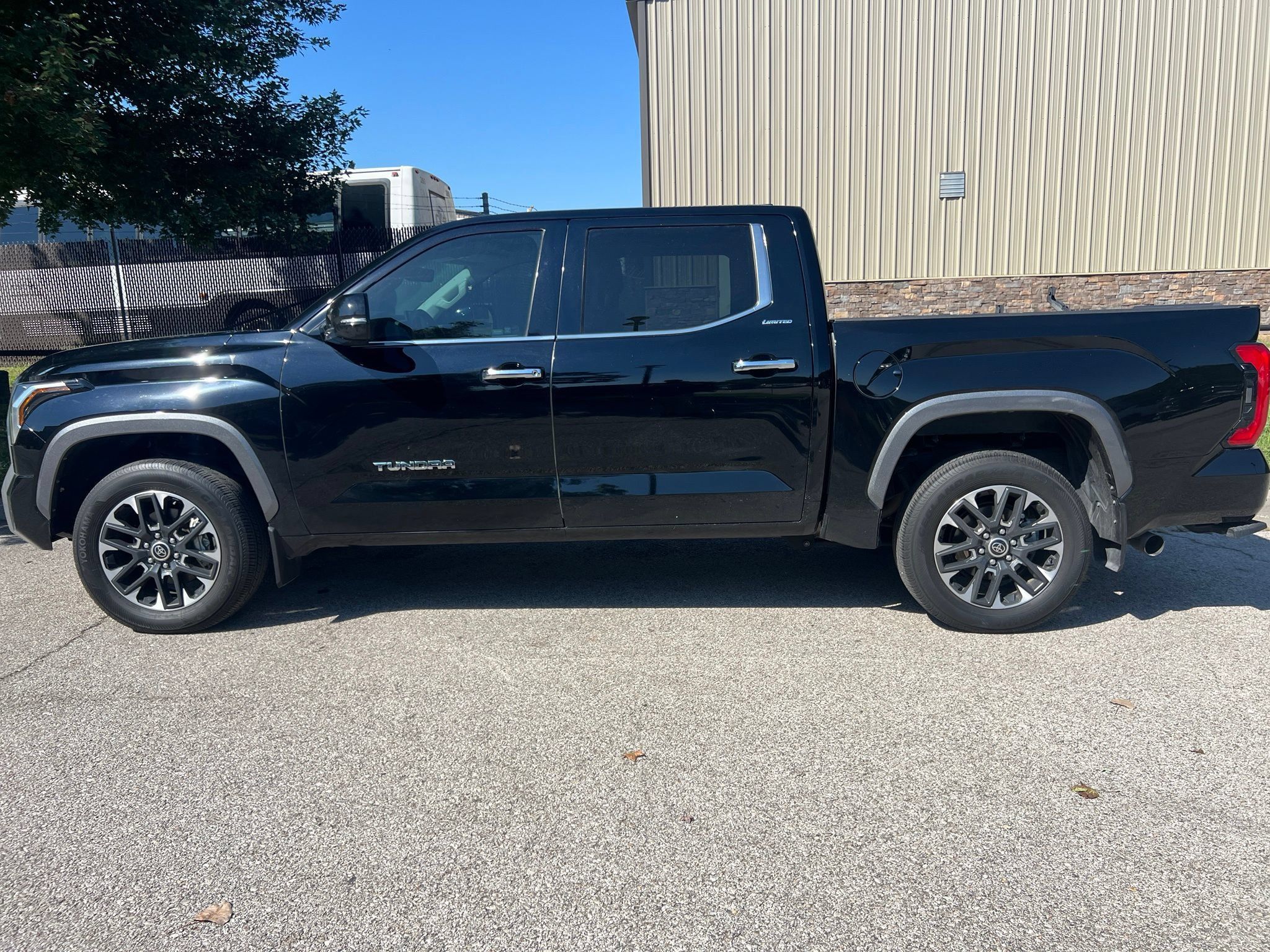 Used 2024 Toyota Tundra Limited w/ Power Package AWD/4WD image 9
