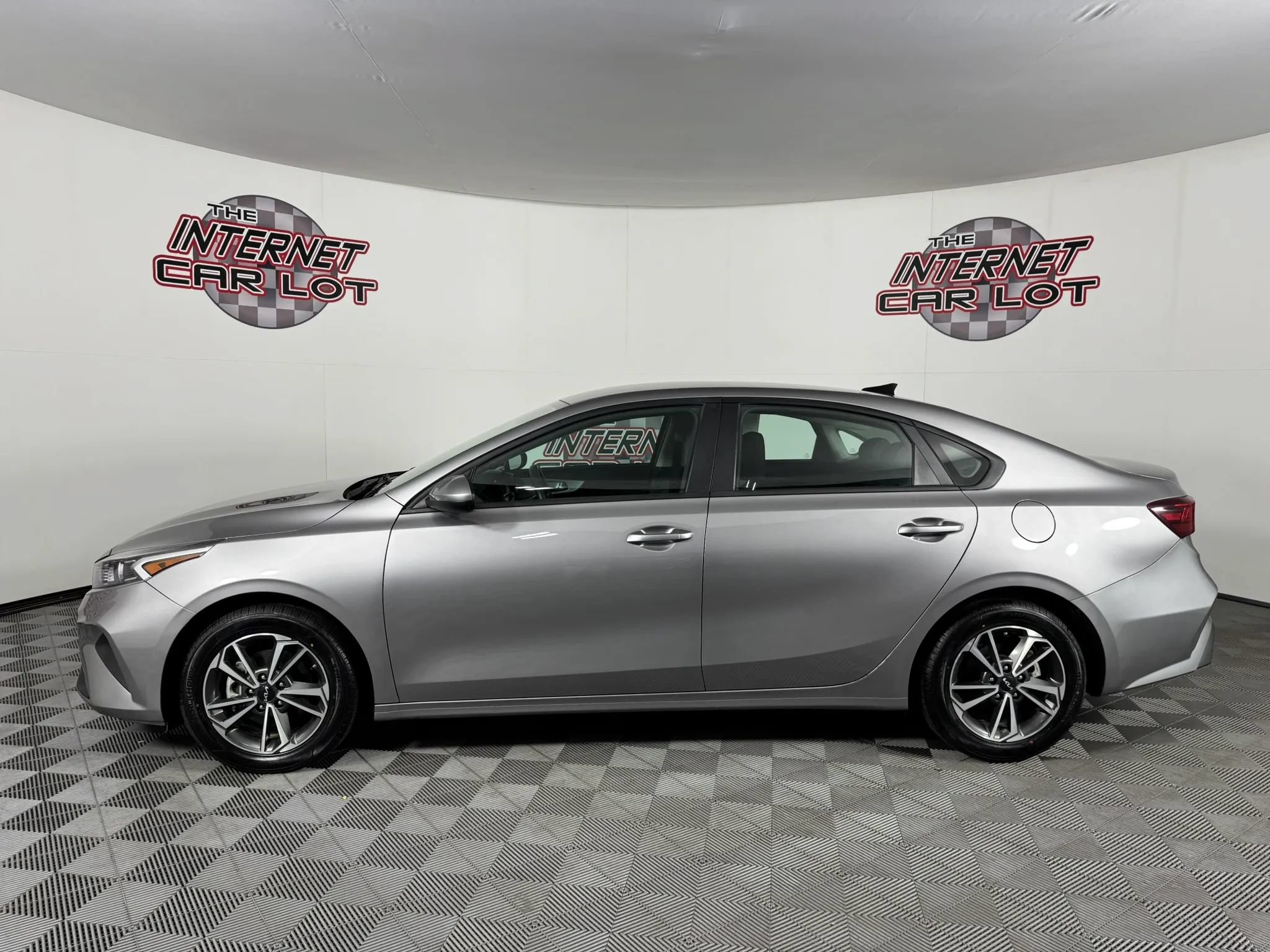 Used 2023 Kia Forte LXS FWD image 4