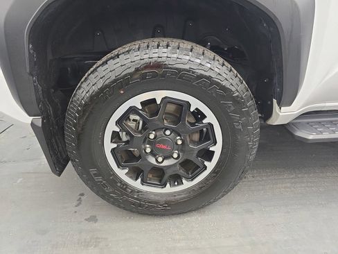 Used 2025 Toyota 4Runner TRD Off-Road AWD/4WD image 17